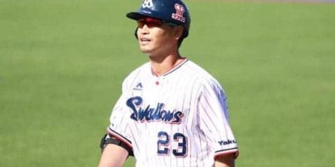 前日に左膝死球の燕・青木、スタメン外れる　小川監督「余裕はないが…」
