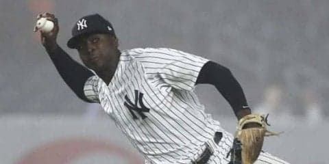 【MLB】ヤ軍遊撃手が驚異のバランス感覚で併殺完成！　ファン驚愕「どうやったんだ…」