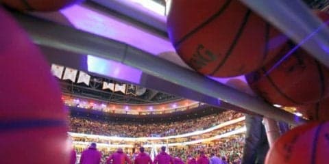 キャブズに不吉なジンクス、レブロンが全員に買ったグレースーツ着用時は負ける？