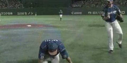 日本ハム中田、魂のダイビングヘッドキャッチ　直後に打線繋がり先制