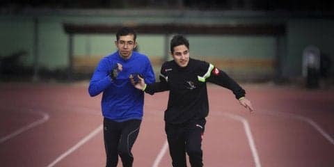 視覚障がい者の目となり、競技をサポート。選手との信頼関係を描く『伴走者』│スポーツがしたくなる今月の1冊