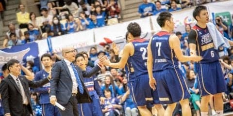 連続昇格を実現した福岡の河合ヘッドコーチ、困難を乗り越えた秘訣は『チーム力』