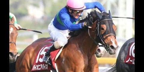 オークスは中波乱だ。５～６番人気の馬券に「当たり」と書いてある