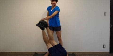 妻アスリートが会社員旦那に課す鬼トレ　～片手片足プランク編～