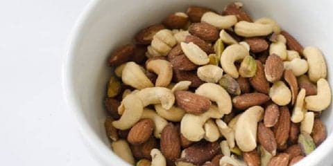 美肌や健康の味方！ナッツに含まれる栄養成分