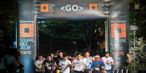 夜の東京・丸の内を600人以上のランナーが快走…ブルームバーグ スクエア・マイル・リレー 東京