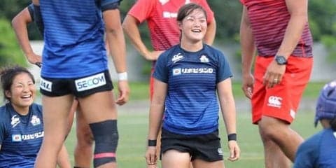  ハンドオフで前へ。サッカーから転向5年目、サクラセブンズ小笹知美の可能性。 