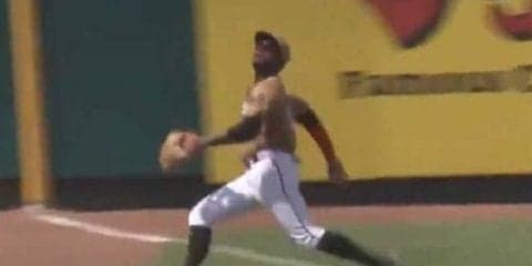 【MLB】21歳若手有望株の“アクロバティック美技”が話題　「次のイチロー」「忍者」