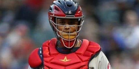 【MLB】“座り投げ”で137キロ!?　立ち上がらず「ポップタイム」1.89秒の驚愕二盗阻止