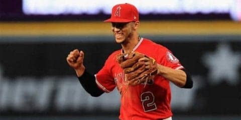【MLB】NO1遊撃手シモンズ、26メートル“走破“で超絶「スーパーマン」キャッチ