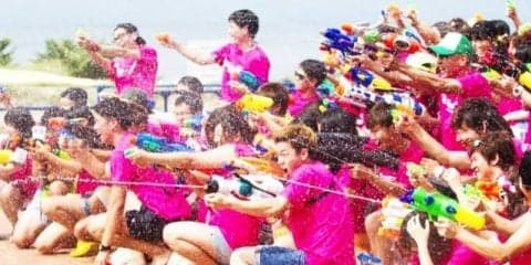 水風船が飛び交う水掛け祭り「ウォーターランフェスティバル」が横浜で開催