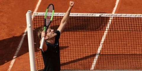 ゴファンが2日にわたる接戦を制してモンフィスを撃破、4回戦進出[全仏オープン]