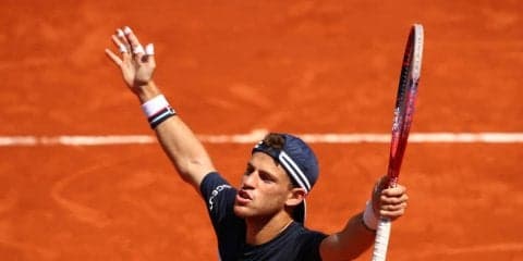 シュワルツマンが2セットダウンからの逆転勝利で準々決勝に進出、1位のクレーキング・ナダルへの挑戦権を獲得[全仏オープン]