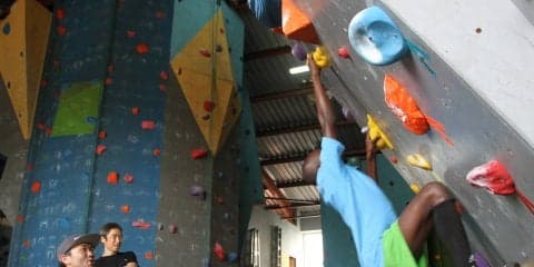 ケニアの視覚障害の子どもたちに、クライミングを通じてチャレンジ精神を育むプロジェクトを実施