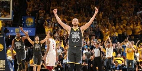 カリーが3ポイントシュート9本のファイナル記録、ウォリアーズ完勝で2勝0敗に