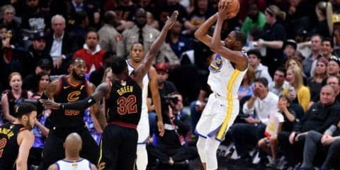 追い詰められたキャブズ、レブロン・ジェームズはデュラントを称賛「アサシン」