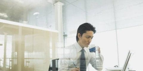 日本人、座りすぎ！1日平均8時間以上も座っている職種TOP3