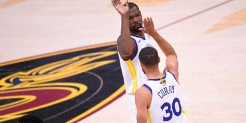 ケビン・デュラントが43得点、粘るキャブズをロングスリーで打ち倒し連覇に王手