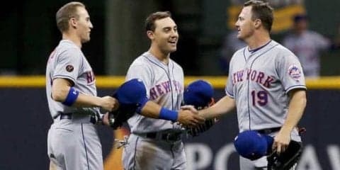 【MLB】珍事、右中間フェンスにラッキーゾーン!?　ドア開けっ放しで打球と中堅手が…