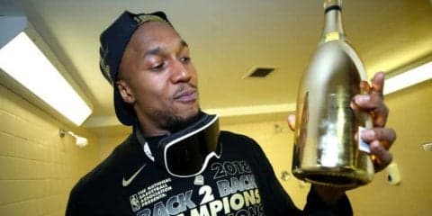 ウォリアーズの連覇に貢献した37歳デイビッド・ウェスト「去就はこれから考える」