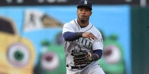 【MLB】強肩レーザー→ノールックバックタッチ　驚愕プレー2連発に大興奮「信じられない！」