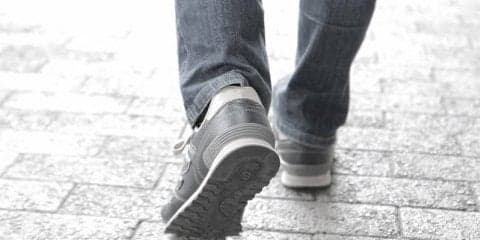 かかとの減りに要注意！　磨り減った靴が膝や腰のトラブルの原因に!?