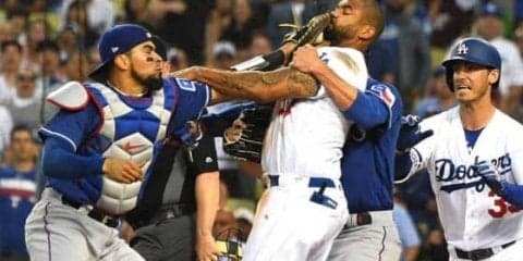 【MLB】前田先発の試合で大乱闘！　本塁突入の激しいタックル巡ってもみ合い、2人退場