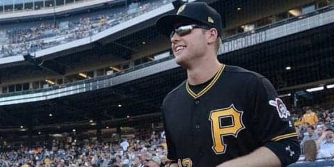 【MLB】一体なにが？　左飛のはずが本塁打に…　パイレーツ野手が痛恨の“トス”