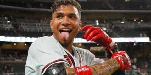 【MLB】「2022年カタールに招集」!?　ブレーブスの24歳が華麗なる“足技”を披露