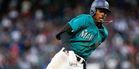 【MLB】「カノにはできない」…　ゴードンが“本職”二塁で超美技、174キロ打球にダイブ