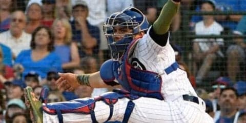 【MLB】「野獣のような」盗塁阻止？　モリーナの目の前で…片膝つき「ミサイル送球」