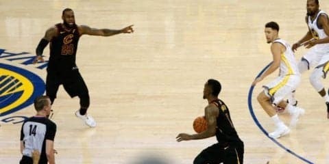 NBA公式オークションサイトがJR・スミスの『世紀の凡ミス』ジャージーを競売に