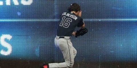 【MLB】メジャーでフェンス激突の背走美技　米解説も驚嘆「危険顧みず失点防いだ」