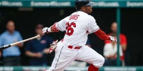 死球を受けた直後に“側転”!?　謎すぎる動きに…MLB公式は「素晴らしい」