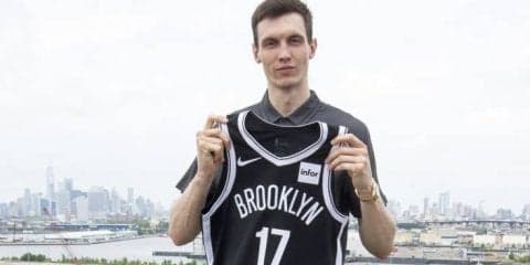 ラトビア出身のネッツ新人ロディアンス・クルークス「ポルジンギスをやっつける」