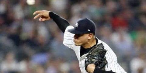 【MLB】好打者を「滑稽」に見せる!?　「残酷な」カーブに空振り→打者の左もも直撃