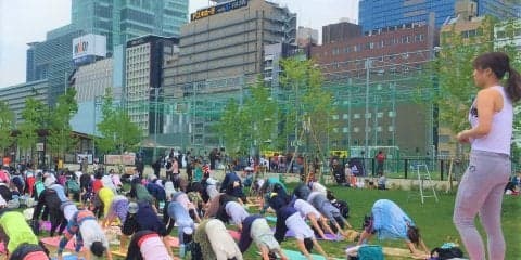 サッカースタジアムで芝生ヨガ！「みんなでヨガフェス 2018 in ニンジニアスタジアム」