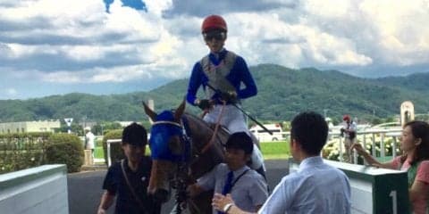 土曜福島６Ｒ新馬はエスポワールシチー産駒のホールドユアハンドがＶ