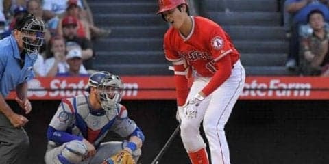 【MLB】大谷翔平、右膝に自打球直撃で苦悶の表情も軽症強調　「大丈夫だと思う」
