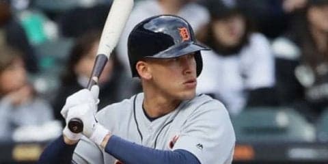 【MLB】「冗談」のようなスーパーキャッチ　フェンスの向こうの打球を“強奪”