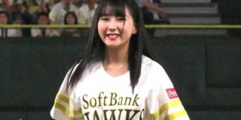 総選挙10位のHKT48田中美久が「99点」始球式　「鷹の祭典 2018」開幕戦で