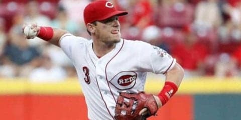 【MLB】逆を突かれるも…ダイビング“素手キャッチ”→膝つき送球の「サーカスプレー」