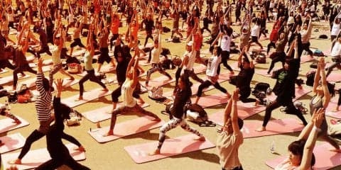 レインボーブリッジの夕陽を見ながらヨガ！「SUNSET YOGA」開催