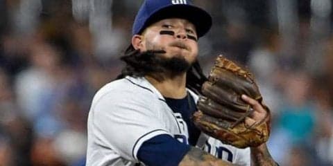 【MLB】「なんて伝説だ！」パドレス遊撃手が見せた驚愕“スピンスロー”が「美しい」