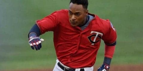 【MLB】メジャーに“鳥人”出現!?　遊撃手の曲芸プレーに実況「ミラクル級のタッチ」