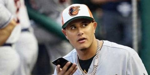 【MLBオールスター】トレード確実視のマチャドが試合中に驚きの記念撮影　相手は未来の同僚!?