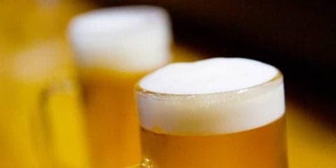 ビール大国で生まれた「ビールヨガ」。健康にどのような効果が？