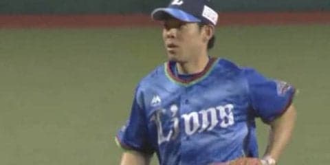 これぞGG賞4度受賞の超美技　西武・秋山フェンス激突のジャンピングキャッチ