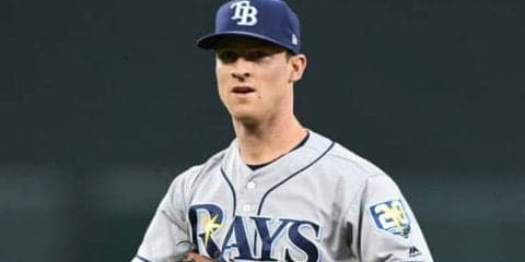 【MLB】レイズ内野手が見せた“右手不要”一塁送球が話題に　米喝采「これぞプロ！」