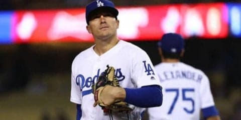 【MLB】ダイビング捕球→膝つき送球　ド軍野手の華麗なる守備にファン「アメージング」